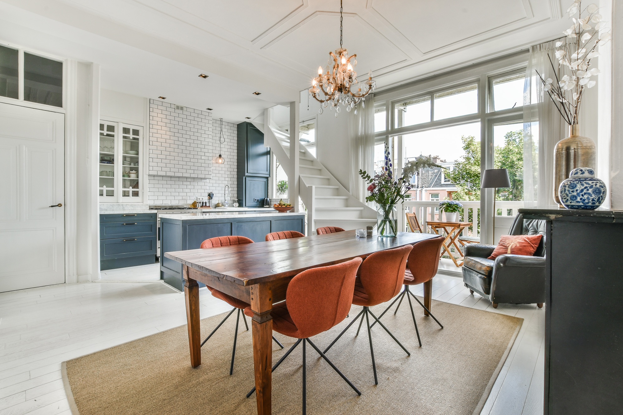 Bright luxury room design